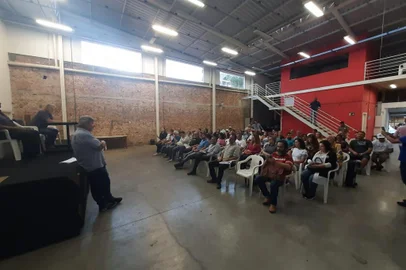**FOTOGRAFIA INDEXADA A PEDIDO DE CIRO FABRES**Reunião sobre ocupação da Maesa chamada pela UAB Caxias e Associação Amigos da Maesa.<!-- NICAID(15357031) -->