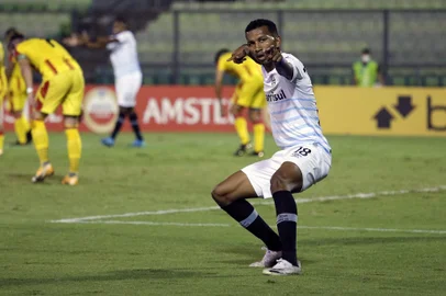Brazil's Gremio Leo Chu celebrates after scoring against Venezuela's Aragua during the Copa Sudamericana football tournament group stage match at the UCV Olympic Stadium in Caracas, on May 20, 2021. (Photo by MANAURE QUINTERO / POOL / AFP)Editoria: SPOLocal: CaracasIndexador: MANAURE QUINTEROSecao: soccerFonte: POOLFotógrafo: STR<!-- NICAID(14789037) -->