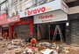 Lojas do Centro jogam estoque fora e tentam vender o que sobrou: "Até o azulejo saiu do lugar"