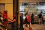 Pprimeiro domingo em que as bancas do mercado podem abrir, entre 10h e 16h. Os restaurantes já podiam desde maio do ano passado. Cada lojista decide se abre ou não, então vamos ver a adesão, deles e do público, e também se os restaurantes estão todos abertos ou não.<!-- NICAID(15502748) -->
