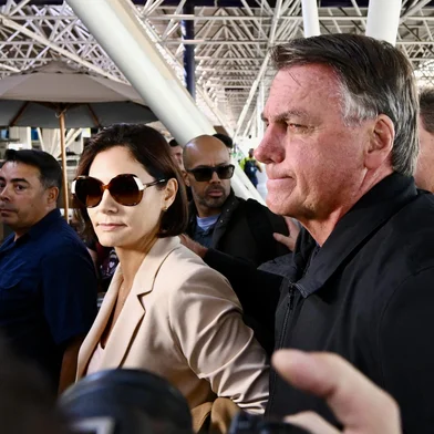 Former Brazilian President Jair Bolsonaro (R) accompanies his wife, Michelle Bolsonaro (2-L), at Brasilia airport on January 18, 2025, to board a plane bound for the US to represent him in President-elect Donald Trump's inauguration after a Brazilian judge denied his request to travel. A Brazilian judge on Friday rejected an appeal by former president Jair Bolsonaro to have his passport returned to him so he could attend the inauguration of his hero, US President-elect Donald Trump. The right-wing former leader had his passport seized in February 2024 as part of an investigation into his role in masterminding an alleged coup attempt to remain in power after losing elections in 2022. (Photo by EVARISTO SA / AFP)Editoria: CLJLocal: BrasíliaIndexador: EVARISTO SASecao: justice and rightsFonte: AFPFotógrafo: STF<!-- NICAID(15956667) -->