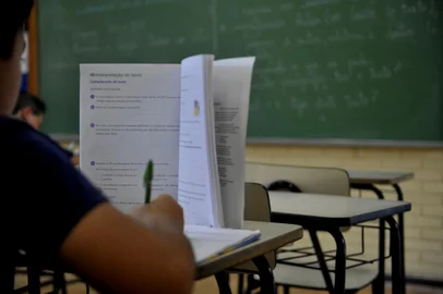CAXIAS DO SUL, RS, BRASIL, 06/01/2020 - De 51 escolas da rede estadual de Caxias do Sul, 13 ainda não encerraram o ano letivo de 2019 devido à greve do magistério. Dessas, oito permanecem com greve parcial e cinco já começaram a recuperação das aulas. A exigência legal é de 200 horas/aula por ano. (Lucas Amorelli/Agência RBS)<!-- NICAID(14378542) -->
