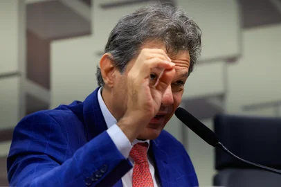 Haddad diz esperar que reforma administrativa comece a fazer justiça, assim como projeto do IRDF - REFORMA ADMINISTRATIVA/HADDAD - ECONOMIA - O ministro da Fazenda, Fernando Haddad,   fala durante sessão da Comissão de   Assuntos Econômicos (CAE) do Senado, no   Congresso Nacional, em Brasília (DF),   nesta terça-feira, 14 de outubro de   2025. Ele disse esperar que a reforma   administrativa comece a fazer justiça   como o projeto de isenção do Imposto de   Renda fez. A afirmação foi realizada   durante audiência pública sobre o   projeto de lei que isenta do Imposto de   Renda quem ganha até R$ 5 mil por mês.   14/10/2025 - Foto: WILTON JUNIOR/ESTADÃO CONTEÚDOEditoria: ECONOMIALocal: BRASÍLIAIndexador: WILTON JUNIORFonte: ESTADAO CONTEUDOFotógrafo: ESTADÃO CONTEÚDO<!-- NICAID(16146124) -->