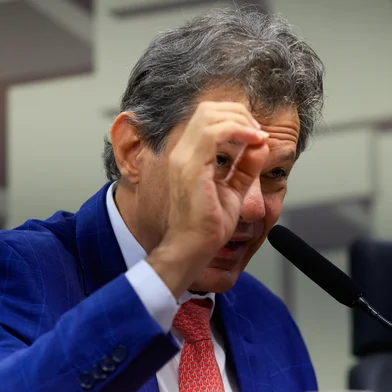 Haddad diz esperar que reforma administrativa comece a fazer justiça, assim como projeto do IRDF - REFORMA ADMINISTRATIVA/HADDAD - ECONOMIA - O ministro da Fazenda, Fernando Haddad,   fala durante sessão da Comissão de   Assuntos Econômicos (CAE) do Senado, no   Congresso Nacional, em Brasília (DF),   nesta terça-feira, 14 de outubro de   2025. Ele disse esperar que a reforma   administrativa comece a fazer justiça   como o projeto de isenção do Imposto de   Renda fez. A afirmação foi realizada   durante audiência pública sobre o   projeto de lei que isenta do Imposto de   Renda quem ganha até R$ 5 mil por mês.   14/10/2025 - Foto: WILTON JUNIOR/ESTADÃO CONTEÚDOEditoria: ECONOMIALocal: BRASÍLIAIndexador: WILTON JUNIORFonte: ESTADAO CONTEUDOFotógrafo: ESTADÃO CONTEÚDO<!-- NICAID(16146124) -->