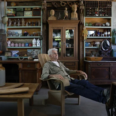 São Sebastião do Caí, RS, Brasil — O marceneiro e restaurador Normélio Brill é especialista em dar nova vida a móveis antigos. Em seu espaço, que reúne loja, antiquário e oficina de marcenaria, ele combina técnica e sensibilidade para preservar histórias através da madeira.Indexador: jeff botega<!-- NICAID(16144776) -->