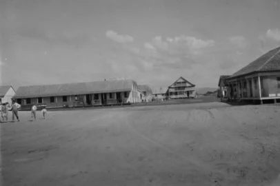 Hoteis Bela Vista, Atlântico e Riograndense, em Capão da Canoa, em 1932Foto do fotógrafo amador Jacob Prudêncio Herrmann.<!-- NICAID(15998545) -->
