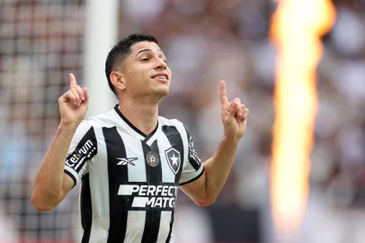 Vitor Silva / Botafogo/Divulgação Savarino. Botafogo x Sao Paulo pelo Campeonato Brasileiro no Estadio Nilton Santos. 08 de Dezembro de 2024, Rio de Janeiro, RJ, Brasil. Foto: Vitor Silva/Botafogo. Imagem protegida pela Lei do Direito Autoral Nº 9.610, DE 19 DE FEVEREIRO DE 1998. Sendo proibido qualquer uso comercial, remunerado e manipulacao/alteracao da obra.Indexador: Vitor_SilvaFotógrafo: Vitor Silva/Botafogo<!-- NICAID(15931463) -->