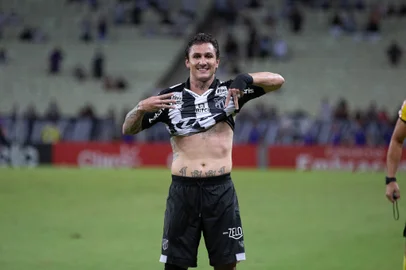 Atleta Vina, do Ceará, em campo no jogo frente a Tuna Luso no dia 15/03/2022 / Foto: Felipe Santos/cearasc.com<!-- NICAID(15062807) -->