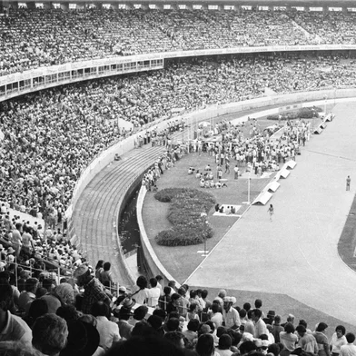 Foto do público durante o " Grito do Campo", no estádio Beira-Rio.#PÁGINA: 8#ENVELOPE: 25690 (1984)#EDIÇÃO: 2ª<!-- NICAID(599976) -->
