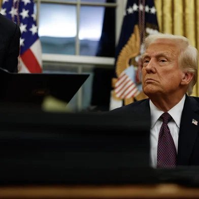WASHINGTON, DC - JANUARY 20: President Donald Trump signs executive orders in the Oval Office on January 20, 2025 in Washington, DC. Trump takes office for his second term as the 47th president of the United States.   Anna Moneymaker/Getty Images/AFP (Photo by Anna Moneymaker / GETTY IMAGES NORTH AMERICA / Getty Images via AFP)<!-- NICAID(15957871) -->