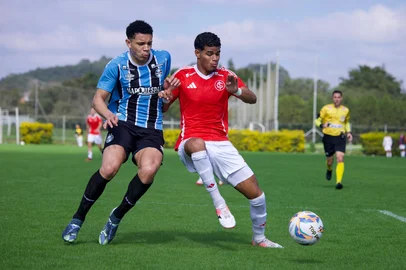 Lance do Gre-Nal pela final do Gauchão sub-20 2025. Confronto entre Grêmio e Inter terminou empatado em 1 a 1.<!-- NICAID(16085539) -->