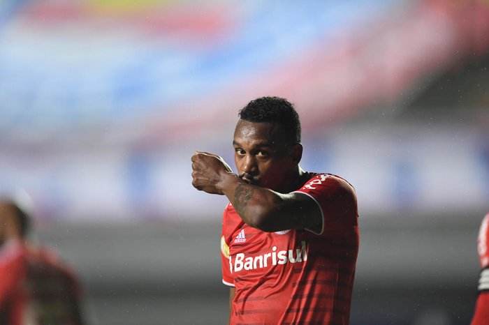 Edenilson vai ser vendido