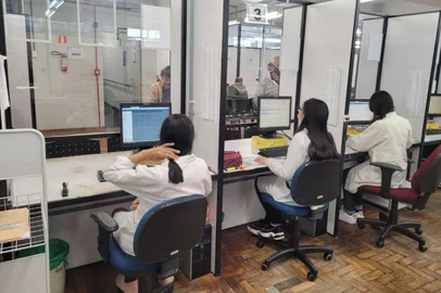 A Secretaria Municipal da Saúde de Caxias do Sul contabilizou  536 consultas, 144 coletas para exame citopatológico e 1.965 doses de vacinas aplicadas no primeiro Mutirão de Consultas da Atenção Primária deste ano. A ação ocorreu na manhã de sábado (2) em 22 Unidades Básicas de Saúde (UBSs) do município<!-- NICAID(15138639) -->