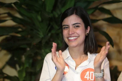 SP - ELEIÇÕES 2024/SP/BOULOS/TABATA/APOIO - POLÍTICA - A candidata derrotada à Prefeitura de São Paulo pelo PSB, deputada federal Tabata   Amaral, concede entrevista coletiva na capital paulista, noite deste domingo (6),   Tabata afirmou que votará em Guilherme Boulos (PSOL) no segundo turno das   eleições. Ele vai enfrentar o atual prefeito da cidade, Ricardo Nunes (MDB). Com   99,52% das urnas apuradas, Nunes recebeu 29,49% dos votos computados. Boulos,   29,06%.    06/10/2024 - Foto: TIAGO QUEIROZ/ESTADÃO CONTEÚDO<!-- NICAID(15884635) -->