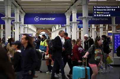 (FILES) Passengers pass the Eurostar departures entrance at St Pancras International train station in London on May 21, 2024. Eurostar announced on December 30, 2025 that it was suspending "all trains between London, Paris, Amsterdam and Brussels" until further notice, following two technical incidents in the Channel Tunnel involving the tunnel operator Getlink. (Photo by HENRY NICHOLLS / AFP)<!-- NICAID(16195417) -->