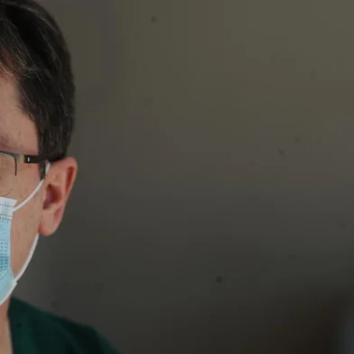 CAXIAS DO SUL, RS, BRASIL (29/10/2021)Médico Roger Weingartner para matéria dos 600 dias da pandemia. (Antonio Valiente/Agência RBS)<!-- NICAID(14927954) -->