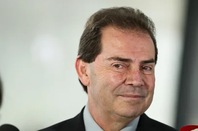 Brasília - O deputado federal e presidente da Força Sindical, Paulo Pereira da Silva (Paulinho da Força), fala à imprensa após reunião com o presidente interino, Michel Temer, no Palácio do Planalto (Marcelo Camargo/Agência Brasil)<!-- NICAID(13779415) -->