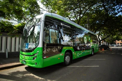 Marcopolo Attivi, ônibus elétrico  foi apresentado ao presidente Jair Bolsonaro <!-- NICAID(14954332) -->