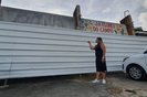 Mailda de Farias mostra local onde funcionava sua pizzaria no bairro do Pinheiro<!-- NICAID(15617829) -->