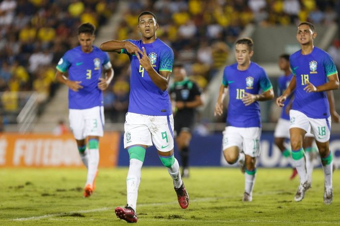 Brasil goleia Chile e é campeão sul-americano sub-17 - Placar - O futebol  sem barreiras para você