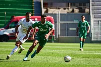 Juventude perde por 2 a 1  para o Ypiranga pela 7ª rodada da Copa Zagallo. Na foto, centroavante Caíque<!-- NICAID(15889435) -->