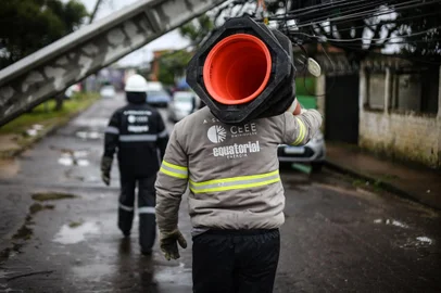 PORTO ALEGRE, RS, BRASIL - 2023.03.16 - Rescaldo de temporal em Porto Alegre, na Vila dos Sargentos, na rua Geralda dos Santos Moreira. (Foto: André Ávila/ Agência RBS)Indexador: Andre Avila<!-- NICAID(15458720) -->