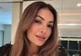 Patrícia Poeta usa vestido feito com jeans reciclado e exalta trabalho de estilista: "Foram 55 horas de trabalho"