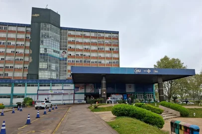 Vinicius Coimbra / Agência RBS Médicos do Hospital Universitário (HU) de Canoas, na Região Metropolitana, iniciaram uma paralisação nesta quarta-feira (17), com restrições nos atendimentos eletivos – aqueles que não são de urgência e emergência.<!-- NICAID(16126102) -->