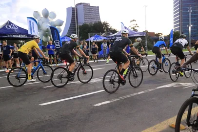 PORTO ALEGRE,RS,BARSIL.Horario estendido para ciclistas na Av.Edivaldo Pereira Paiva,(RONALDO BERNARDI/AGENCIA RBS).<!-- NICAID(16015899) -->