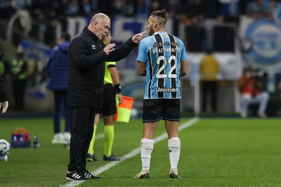 PORTO ALEGRE, RS, BRASIL, 29-07-2025: Grêmio x Fortaleza em partida atrasada válida pela 14ª rodada do Campeonato Brasileiro. O tricolor de Mano Menezes busca uma vitória após uma série de resultados negativos no Brasileirão. Foto: Renan Mattos / Agência RBS<!-- NICAID(16090382) -->