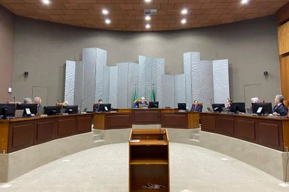 Tribunal Regional Eleitoral do Rio Grande do Sul julgou em segunda instância recursos de deputados com irregularidades nas contas de campanha. <!-- NICAID(15277654) -->