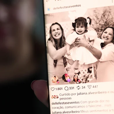 NOVO HAMBURGO, RS, BRASIL, 15-05-2026: Casal de empresárias do ramo de festas e filha morrem em acidente de trânsito na BR-116. Homenagens e cerimônia fúnebre deve ocorrer durante o dia de hoje. Vizinhos relembram a boa convivência com as vítimas. Foto Jonathan Heckler/Agência RBS<!-- NICAID(16285868) -->