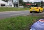 Totem de propaganda política cai sobre via e danifica veículo em Caxias do Sul