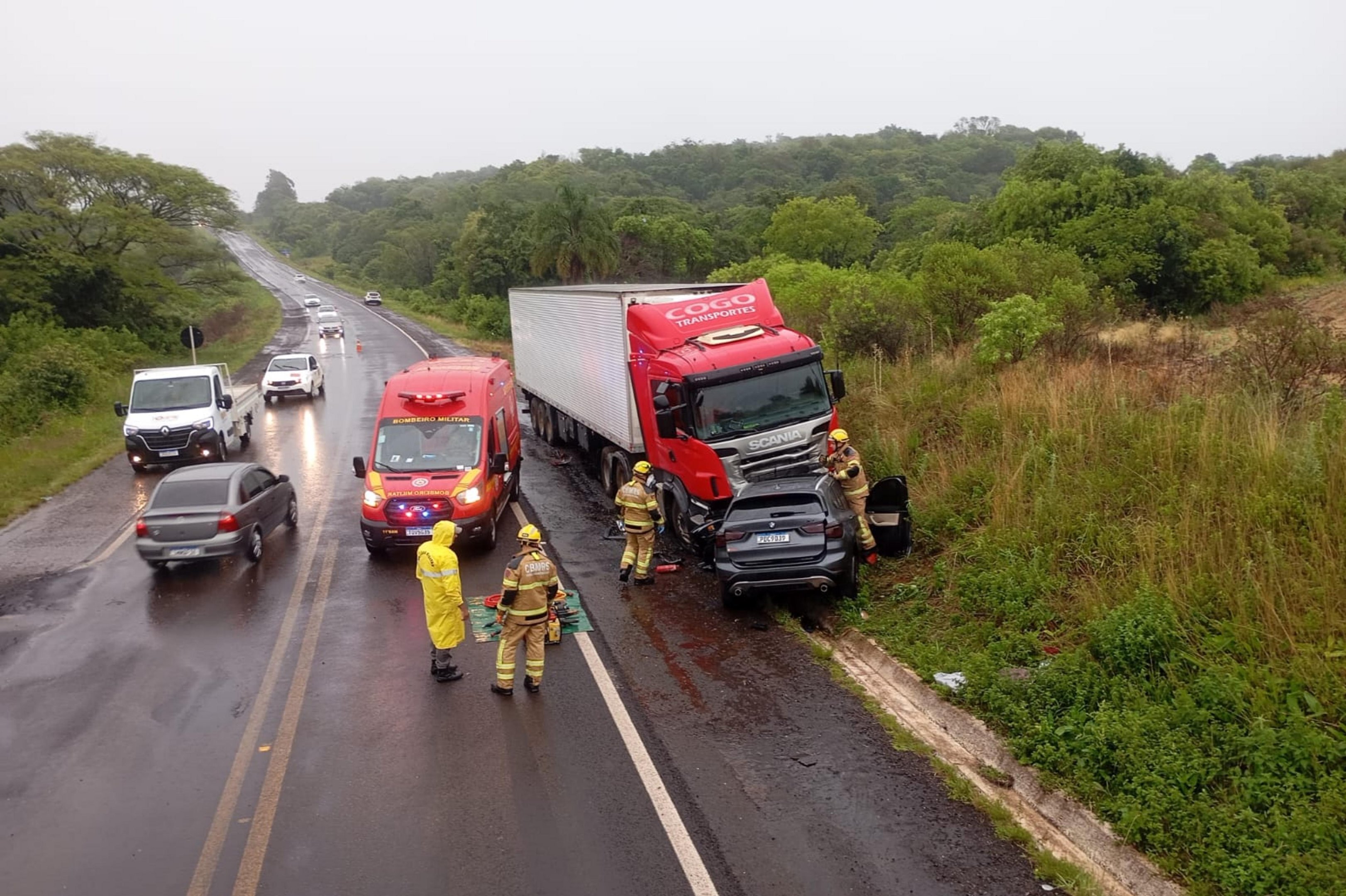 Tr&ecirc;s pessoas morrem em acidente na BR-285; m&atilde;e e filho est&atilde;o entre as v&iacute;timas