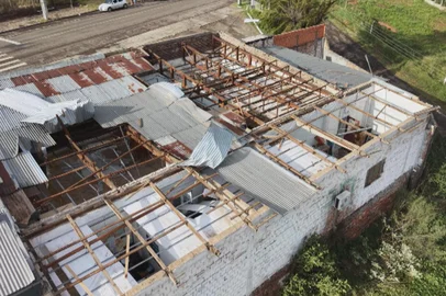 "O estrago foi grande": moradores se unem para limpar cidade após temporal em Santana do Livramento<!-- NICAID(16280566) -->
