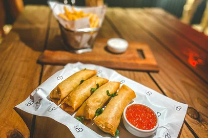 destemperados , canto bar , litoral , atlântida , moscow mule , aperol spritz , negroni , caipirinha , mojito , whiskey sour , drinks , matambrito , rolinho camarão<!-- NICAID(15330102) -->
