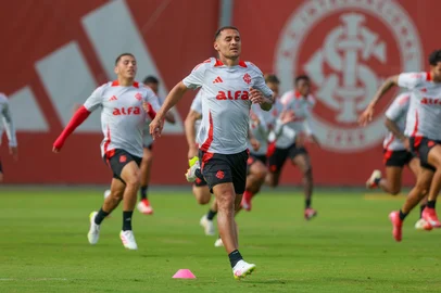 Alan Patrick em treino do Inter nesta quarta-feira<!-- NICAID(16036704) -->