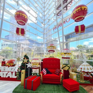 Decoração de Natal do Bourbon San Pellegrino 2021. <!-- NICAID(14961601) -->