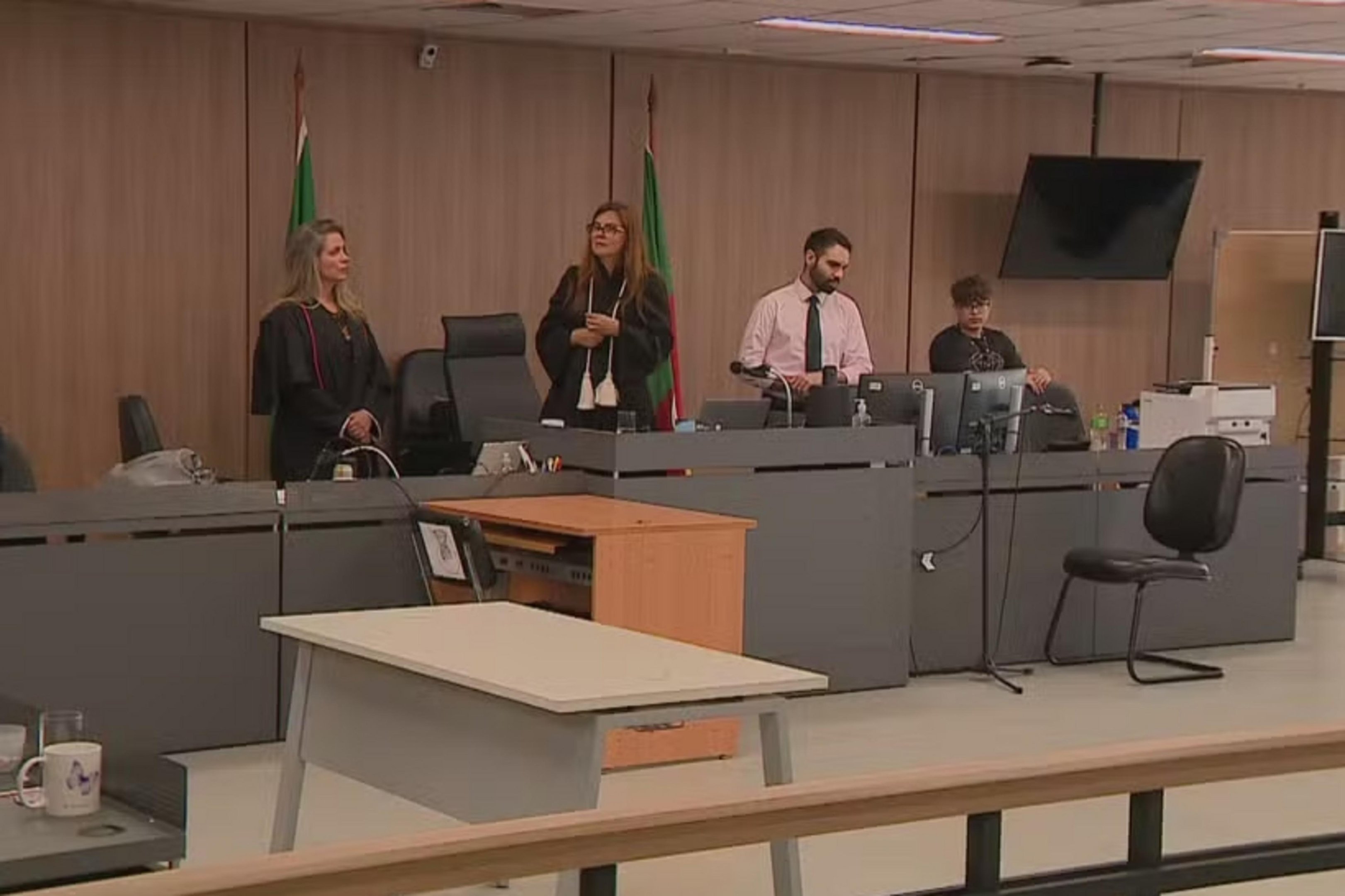 Primeira senten&ccedil;a sob nova lei do feminic&iacute;dio condena r&eacute;u a 24 anos de pris&atilde;o em Porto Alegre