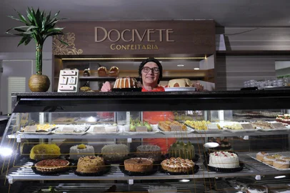 CAXIAS DO SUL, RS, BRASIL, 10/06/2022 - Ivete Maria de Oliveira é proprietária da Confeitaria Docivete, e buscou orientação e recursos no Banco da Mulher. Casa para matéria do caderno de economia +Serra. (Marcelo Casagrande/Agência RBS)<!-- NICAID(15120530) -->