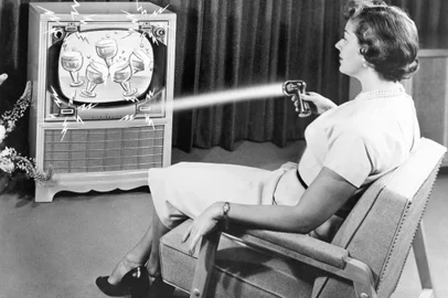 Early Zenith remote control TV set, June 1955. Foto: everettovrk / stock.adobe.comFonte: 104432491<!-- NICAID(15134415) -->
