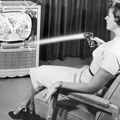 Early Zenith remote control TV set, June 1955. Foto: everettovrk / stock.adobe.comFonte: 104432491<!-- NICAID(15134415) -->