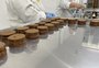 Fábrica que faz 10 mil alfajores por hora retoma produção após perder máquinas e matéria-prima na cheia