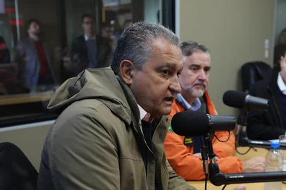 PORTO ALEGRE, RS, BRASIL, 30/07/2024- Entrevista com os ministros, Paulo Pimenta, Ministro Secretaria de Comunicação Social, Rui Costa, Ministro da Casa Civil, Jader Filho, Ministro das Cidades e Walden Góes, Ministro de Estado, no Gaúcha Atualidade. Foto: Jefferson Botega / Agencia RBSIndexador: jeff botega<!-- NICAID(15826538) -->