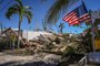 Passagem do furacão Ian pela Flórida gerou destruição da cidade. 23 mortes foram confirmadas e 700 pessoas resgatadas.<!-- NICAID(15223117) -->