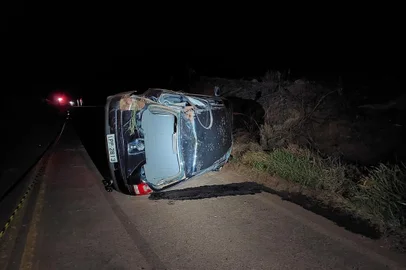 Idoso morre após carro capotar na RS-330<!-- NICAID(15786033) -->
