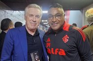 Carlo Ancelotti, treinador da Seleção Brasileira, e Roger Machado, treinador do Inter, antes da partida entre Inter e Flamengo.<!-- NICAID(16106355) -->
