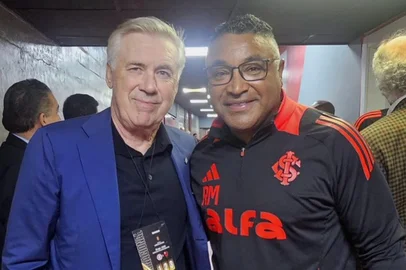 Carlo Ancelotti, treinador da Seleção Brasileira, e Roger Machado, treinador do Inter, antes da partida entre Inter e Flamengo.<!-- NICAID(16106355) -->