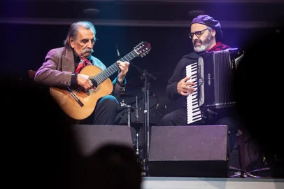 Música, shows, bailes, apresentações artísticas de teatro e dança reuniram cerca de 25 mil pessoas de sexta a domingo na sede da Fundação Marcopolo, em São Giácomo, nas proximidades do Distrito Industrial, durante a realização da 27ª edição do Entrevero Farroupilha, organizado pela Marcopolo e a Fundação Marcopolo para seus colaboradores e familiares tendo como referência as tradições gaúchas e a Semana Farroupilha.<!-- NICAID(15543278) -->