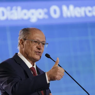 BrasÃ­lia (DF), 20/06/2023 - O presidente da RepÃºblica em exercÃ­cio, Geraldo Alckmin, durante abertura do evento DiÃ¡logo: O Mercado Regulado de Carbono e a Competitividade Industrial, na sede da ConfederaÃ§Ã£o Nacional da IndÃºstria (CNI), em BrasÃ­lia. Foto: Marcelo Camargo/AgÃªncia Brasil<!-- NICAID(15490046) -->